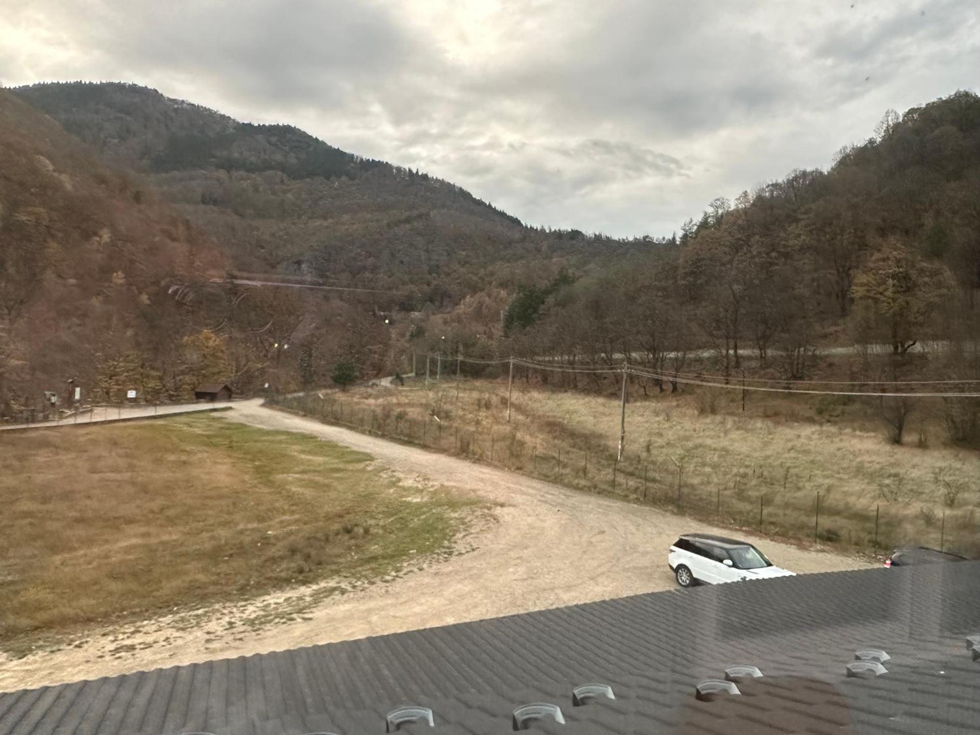 Pensiunea Cascada Putnei Lepşa Buitenkant foto