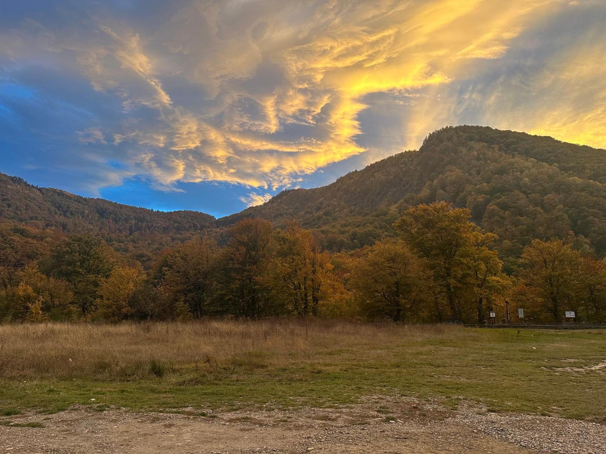 Pensiunea Cascada Putnei Lepşa Buitenkant foto